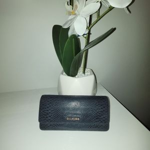 Price drop -EUC Danier Wallet